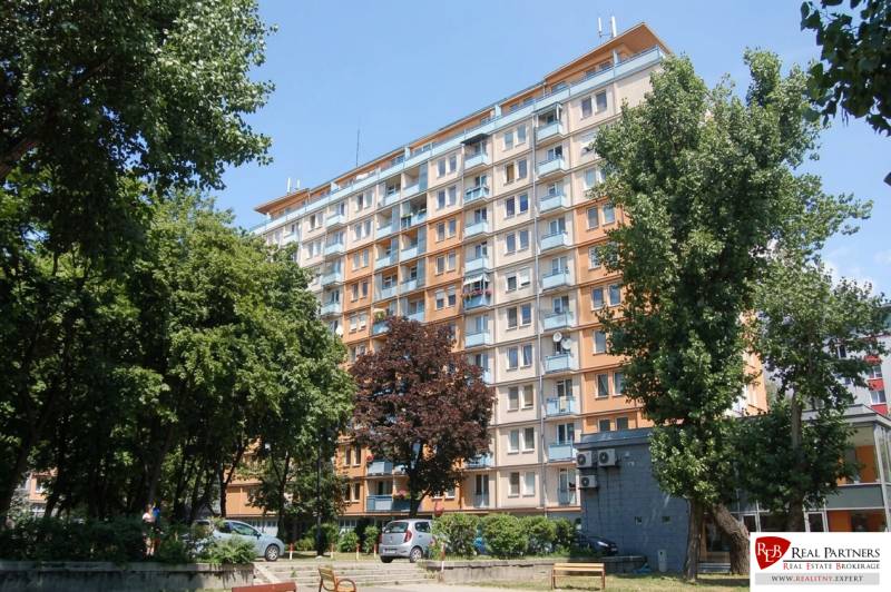 Račianske mýto_panelák.jpg