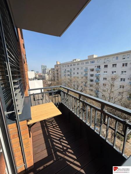 Bernolákova 7896, Bratislava-Staré Mesto_balkón.jpg