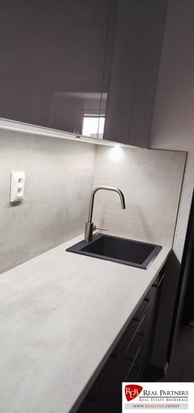 192742500 (10).jpg