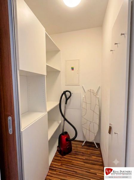 2izb_Tri veže_2. veža, Bajkalská 9B_šatník_UP.jpg