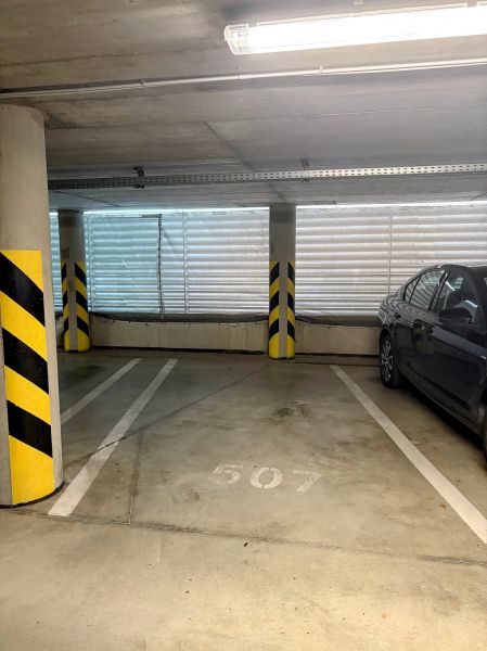 2izb_Tri veže_2. veža, Bajkalská 9B_parkovanie.jpg