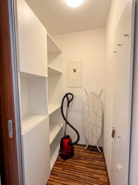 2izb_Tri veže_2. veža, Bajkalská 9B_šatník_UP.jpg